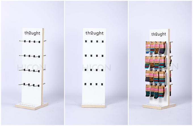 Творческая таможня показывает двухсторонний деревянный розничный стеллаж для выставки товаров носка